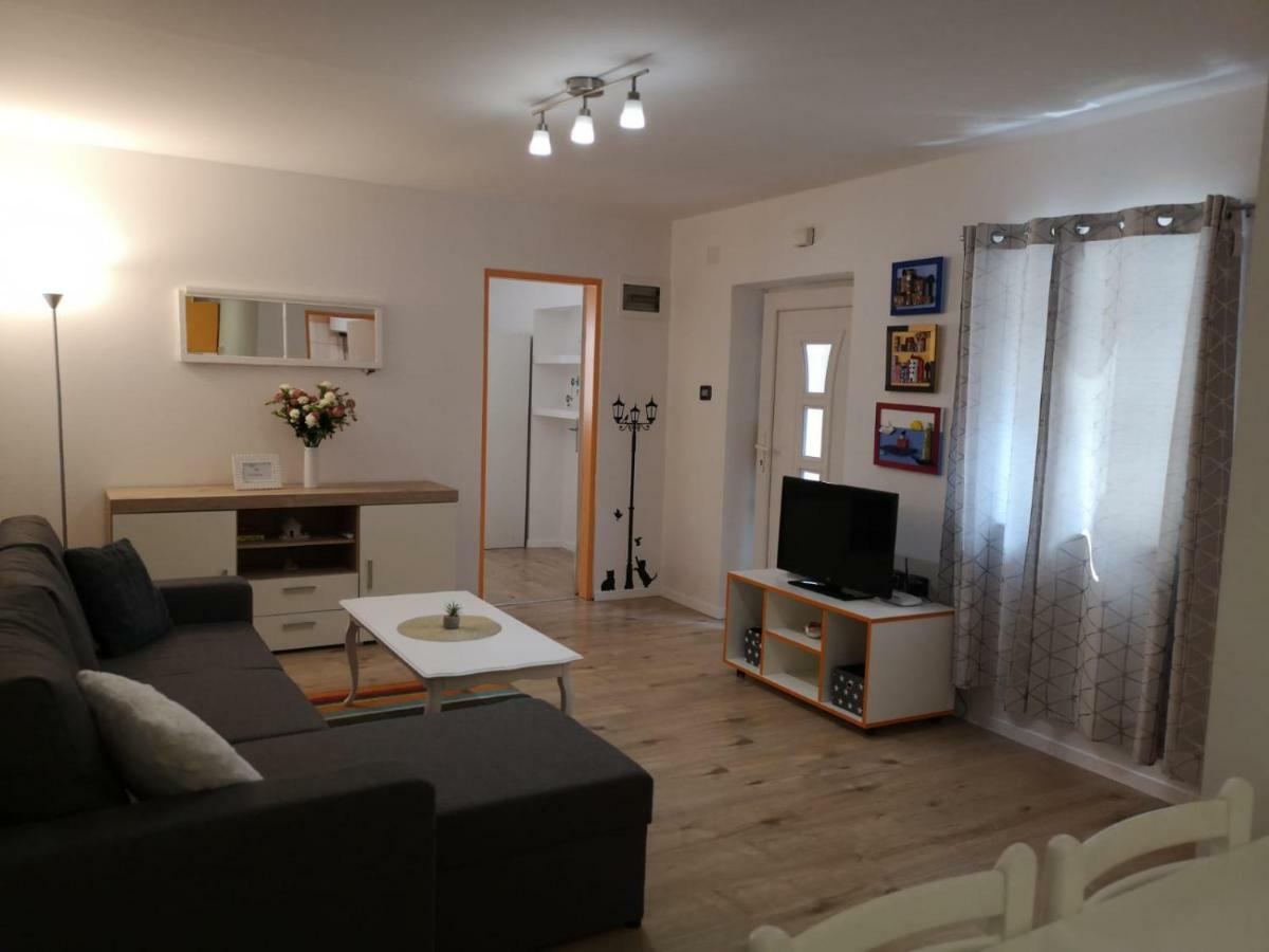Apartment Asja Old City Center พูลา ภายนอก รูปภาพ