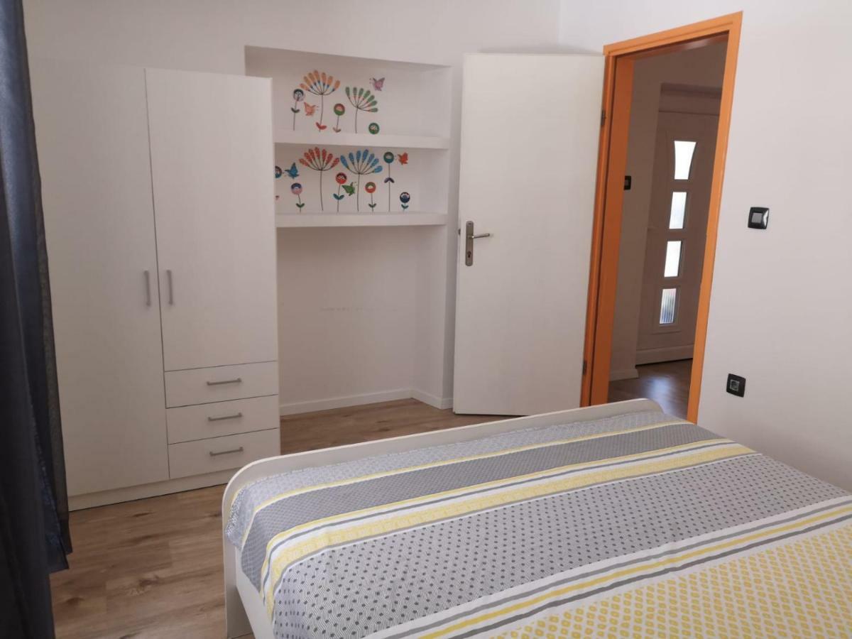 Apartment Asja Old City Center พูลา ภายนอก รูปภาพ