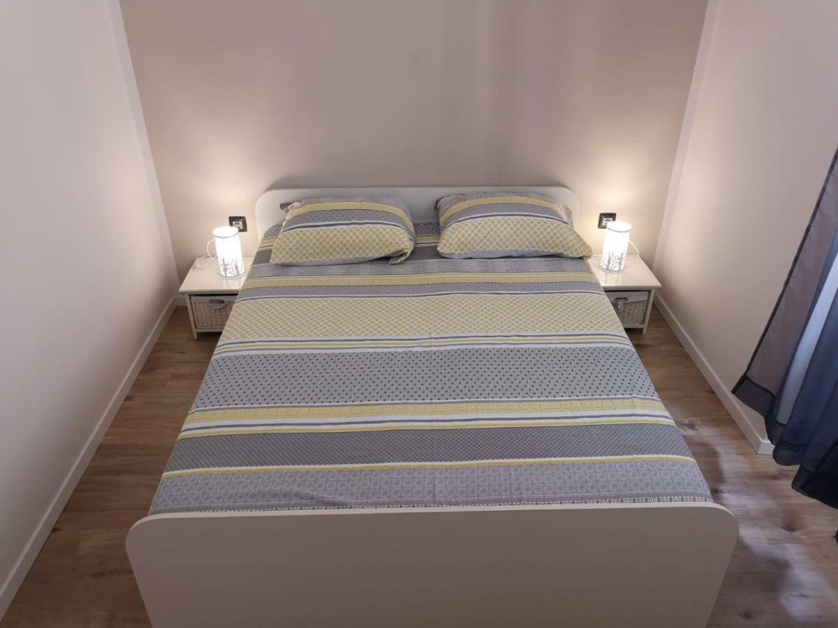 Apartment Asja Old City Center พูลา ภายนอก รูปภาพ